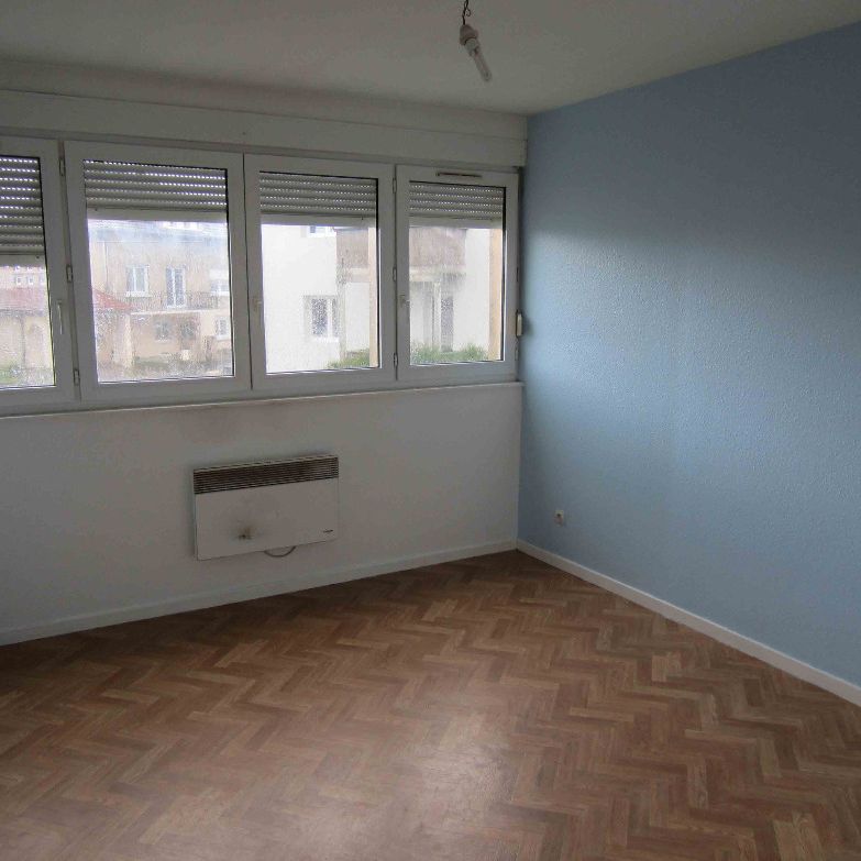 APPARTEMENT - 40 m2 - 2 pièces rue des Cheminots à FORBACH 57600 - Photo 1
