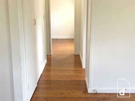 Coastal Convenience In The Heart Of Thirroul Village - Photo 2