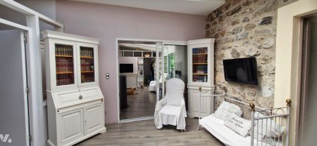Un appartement meublé avec terrasse et cave. - Photo 2