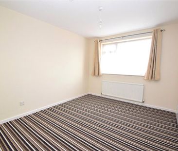 3 bedroom end of terrace house to rent - Photo 4