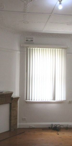 Cozy Family Home - Photo 2