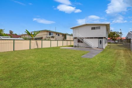 “Fully Renovated Family Home with Huge Yard in Prime Acacia Ridge Location!” - Photo 4