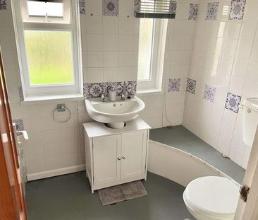 2 bedroom end of terrace house to rent - Photo 3