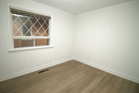 For Lease - 61 Lewiston Road Unit# Main, Toronto, Ontario - Photo 5