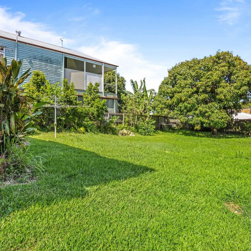 Freshly Renovated Home in a Prime East Brisbane Location - Photo 1