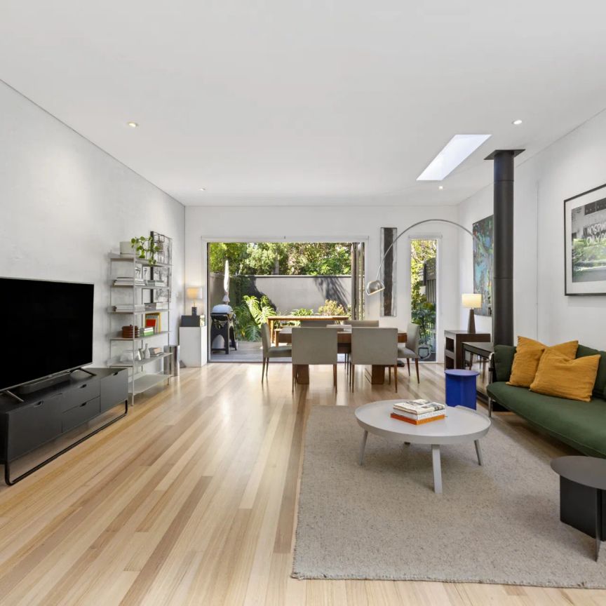 Spacious Double-Storey Townhouse in the Heart of Prahran - Photo 1