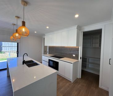 Stylish, Brand-New Living in Leafy Mount Evelyn - Photo 2