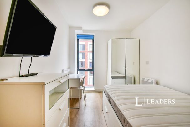 1 bedroom flat to rent Chapel Street, Salford, M3 - Photo 1
