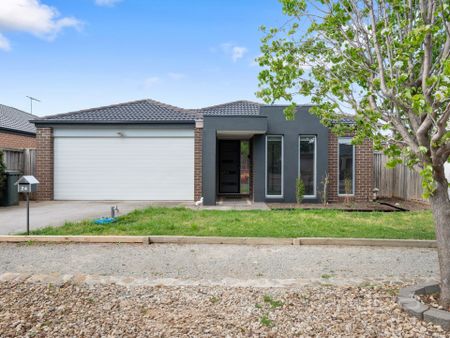 4 BEDROOM FAMILY HOME - Photo 2