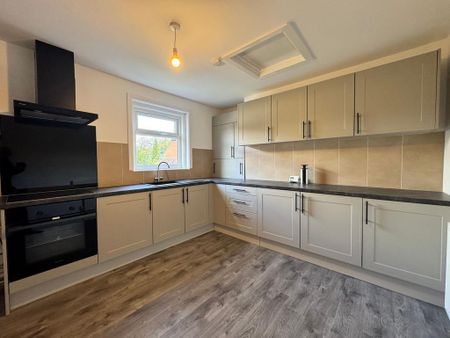 3 bedroom flat to rent - Photo 2