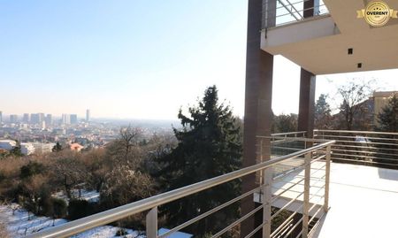 Prenájom 4 izbového bytu s krásnym výhľadom na mesto - Fotografia 2