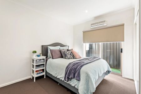 Stylish & Spacious Town Residence in Prime Location - Photo 3