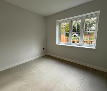 3 bedroom House To Let Total Size: 1045 SQ FT - Photo 4