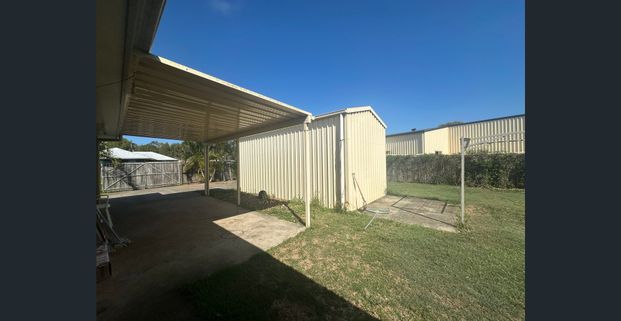 THREE BEDROOM HOME IN MOORE PARK BEACH! - Photo 1