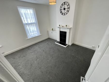 Townhouse apartment available TO LET in Grosvenor Street, Blackpool - Photo 5