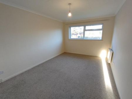 3 bedroom flat to rent - Photo 5