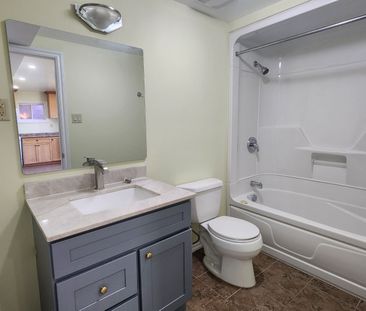 For Lease - 31 Hoptree Avenue, Toronto, Ontario - Photo 3