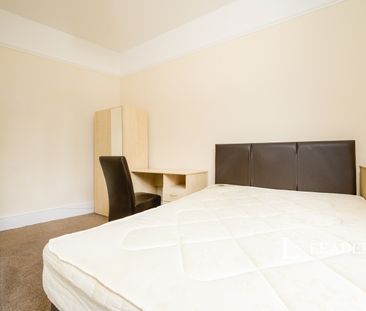 3 bedroom apartment to rent Waverley Road, Southsea, PO5 - Photo 3