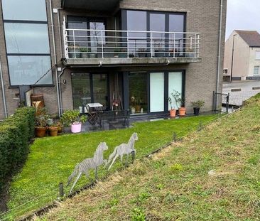 Gelijkvloers appartement met 2 slaapkamers, terras en autostaanplaats - Foto 2