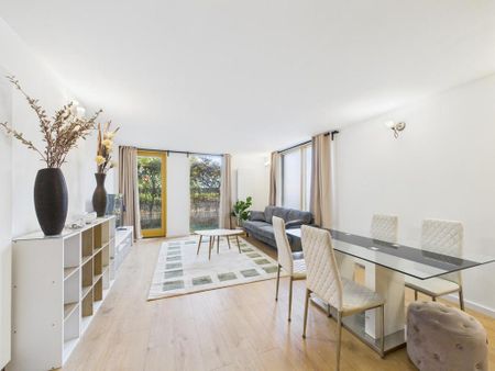 2 bedroom flat to rent - Photo 2