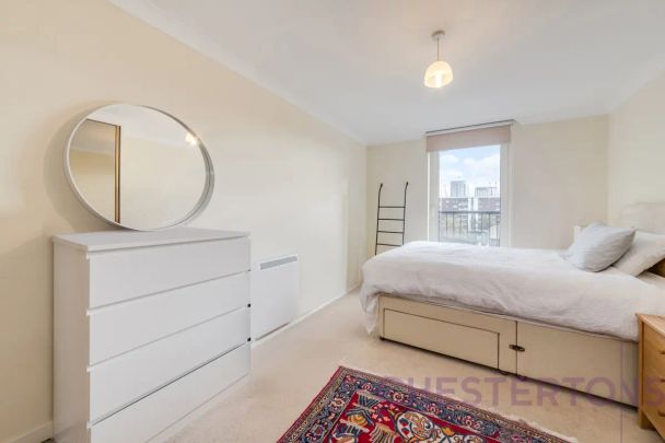 2 bedroom flat in London - Photo 1