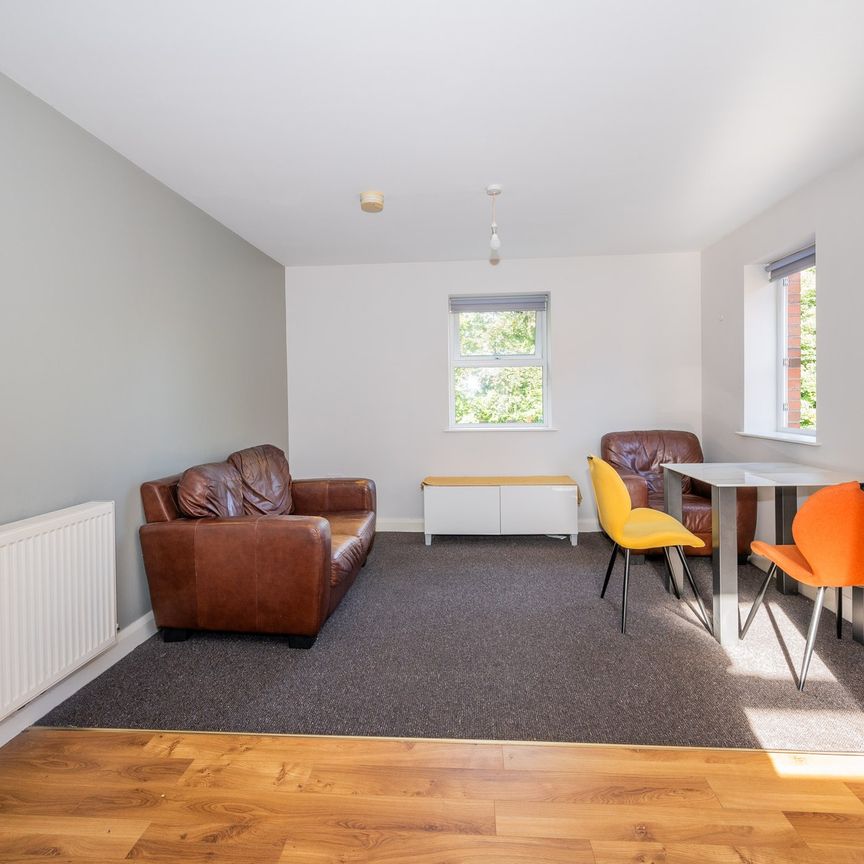 Apt 1, 2 Deramore Drive, Belfast, BT9 5JQ - Photo 1