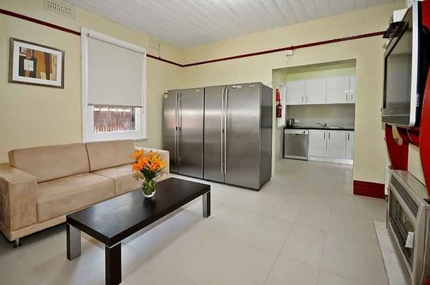 Room 2 (Non Ensuite) - Photo 1