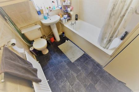 1 bedroom in a house share to rent - Photo 5