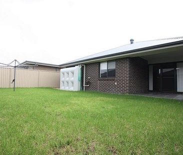 Spacious 4-Bedroom Home with Style and Convenience - Photo 3