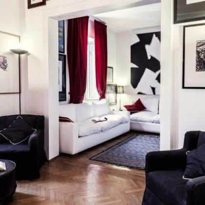 Prati: Spacious, tastefully furnished 1 bedroom, living, study, kitchen and bath. Located in beautiful building on high floor. Bright, silent, near services, metro and center. #1709 - Photo 1