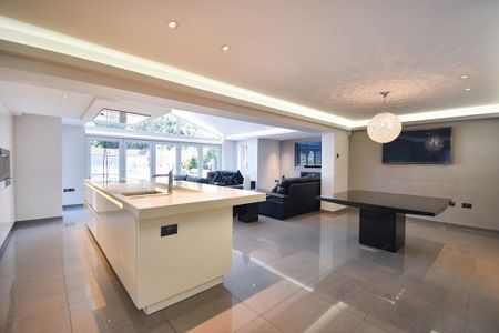 4 bedroom detached house to rent - Photo 3