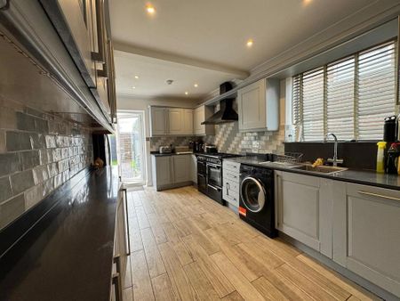 1 bedroom in a house share to rent - Photo 5