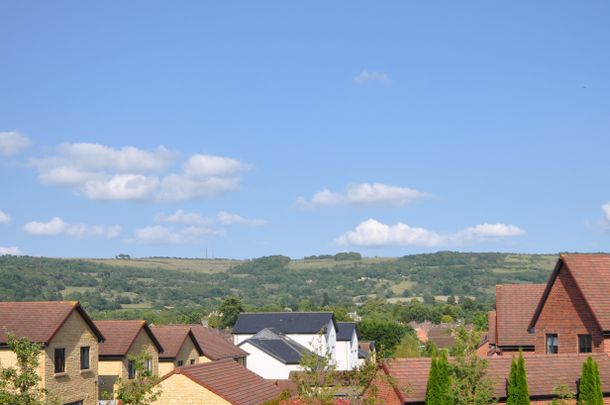 Clover Drive, Cheltenham, Gloucestershire - Photo 1