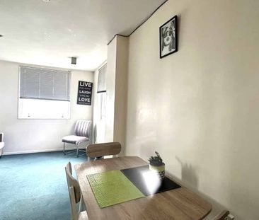 Furnished 1 Bedroom Apartment - Photo 4