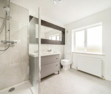 Morland Close, Hampton, TW12 - Photo 1