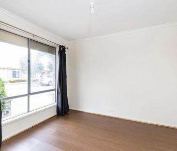 EASY LIVING CLOSE TO LOCAL SHOPS, PARKS AND SCHOOLS - Photo 4