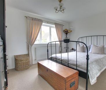 4 bedroom detached house to rent - Photo 2