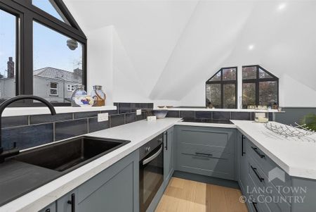 3 bedroom mews to rent - Photo 5