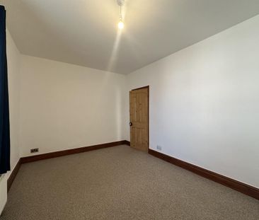 2 bedroom end of terrace house to rent - Photo 2