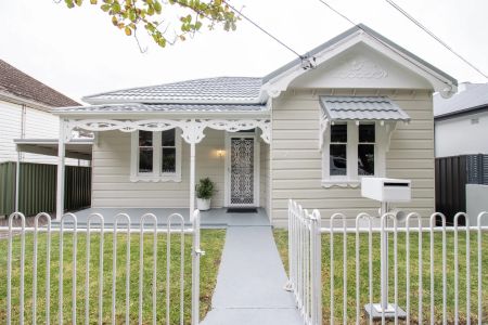 Newly Renovated Charming Family Home - Photo 5