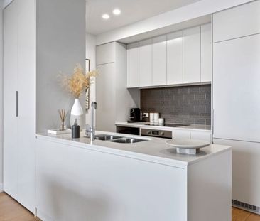 Modern Two-Bedroom Apartment with Exceptional Amenities in the Hear... - Photo 5