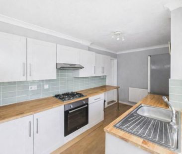 3 bedroom semi-detached house to rent - Photo 6