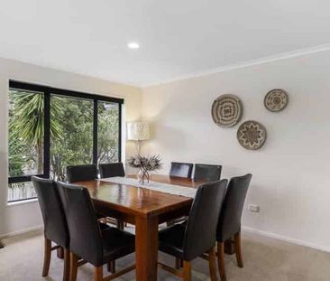 Coastal Luxury Living – Stunning 4 Bedroom Hom... - Photo 4