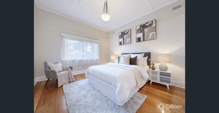 Art-Deco Inspiration in a Prime Location - Photo 2