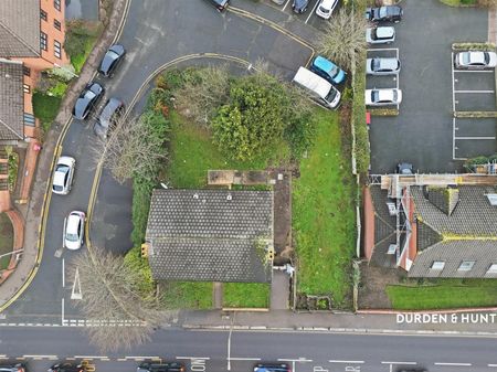 Albert Road, Buckhurst Hill - Photo 2