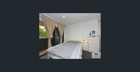 Rare one bedroom + study (guest room) apartment - Photo 2