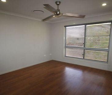 MODERN TOWNHOUSE - 3 BED - 2 BATH - 1 CAR - COURT YARD. - Photo 2