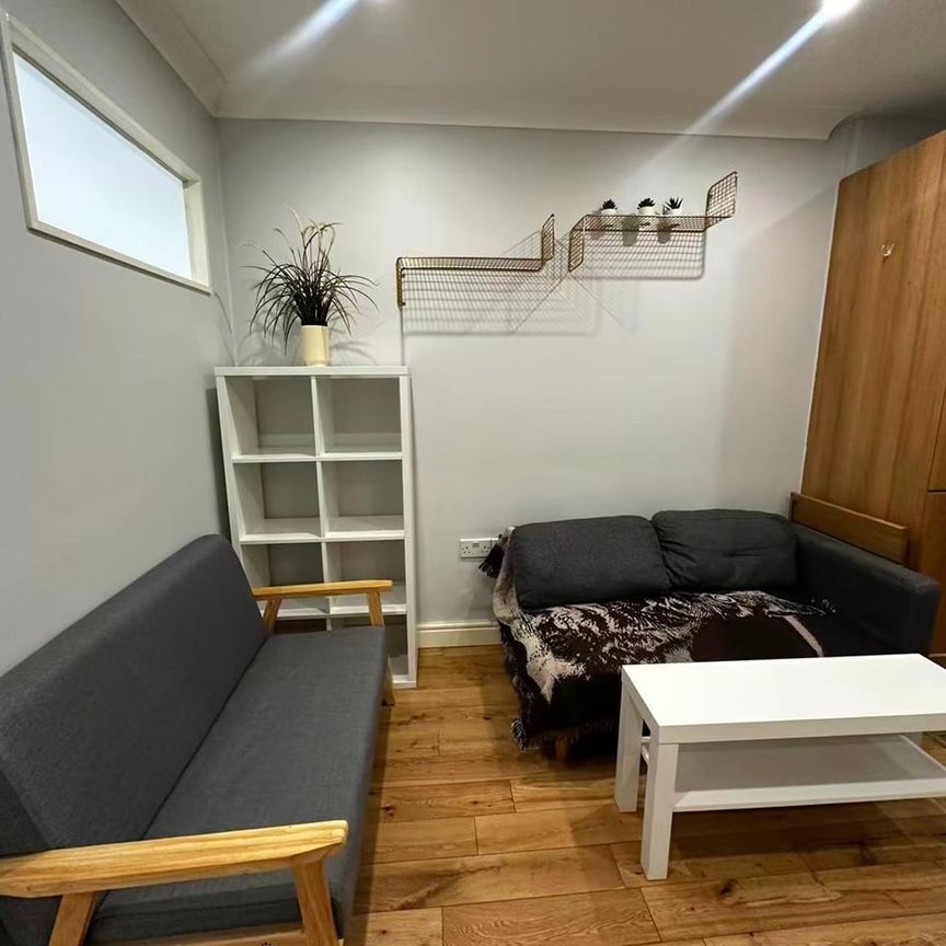 2 Bed Flat, Maltings Close, E3 - Photo 1