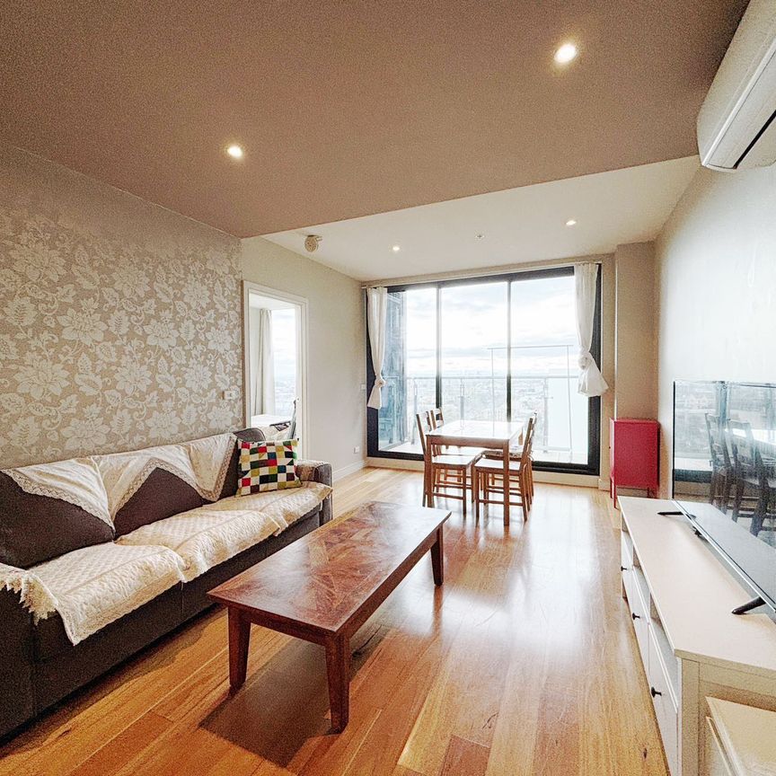 6 months lease ONLY until 31/12/2026 - Spacious 3BED 2BATH Apartment in the Heart of Melbourne CBD for rent - Photo 1