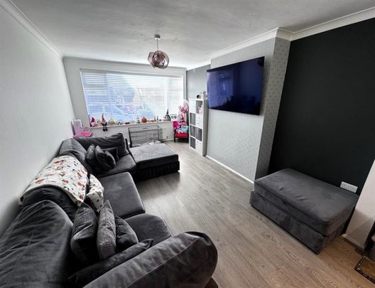 4 Bedroom Semi Detached To Let - Photo 1